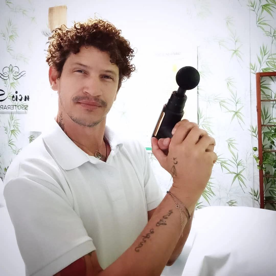Francislei Pinto Souza , massoterapeuta em Mariana, MG