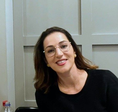 CAROLINA SCHACHT THIELE, massoterapeuta em Porto Alegre, RS