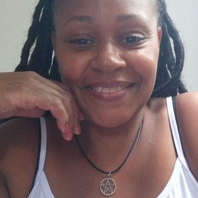 Briana Arcano, massoterapeuta em Suzano, SP