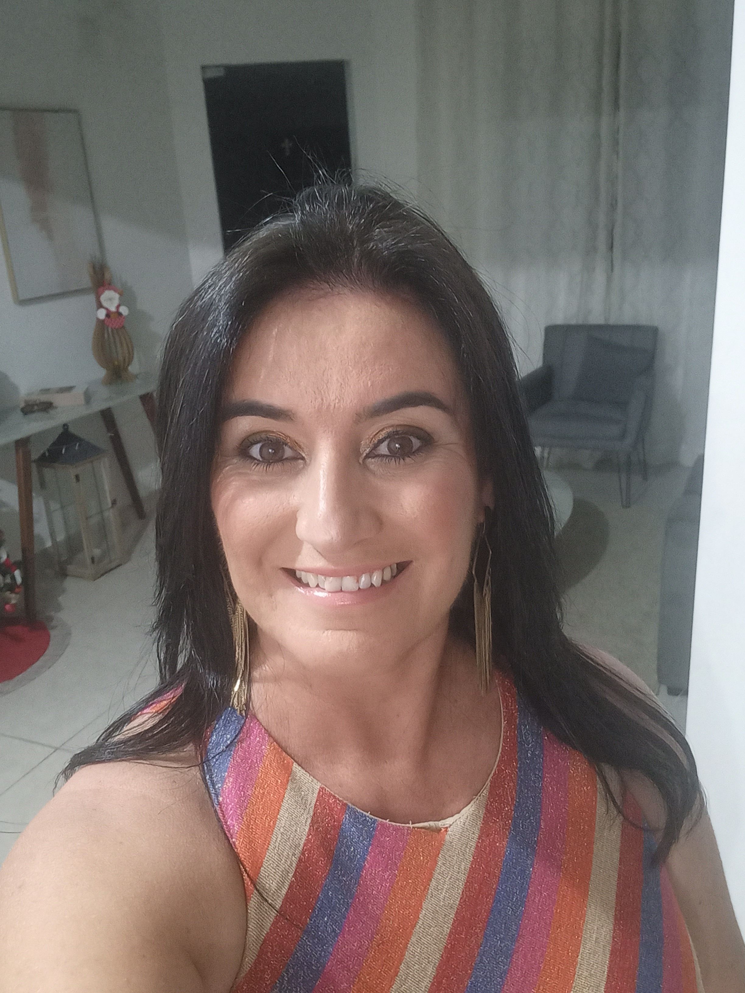 Elisabete do Carmo Ribeiro, massoterapeuta em Três Corações, MG