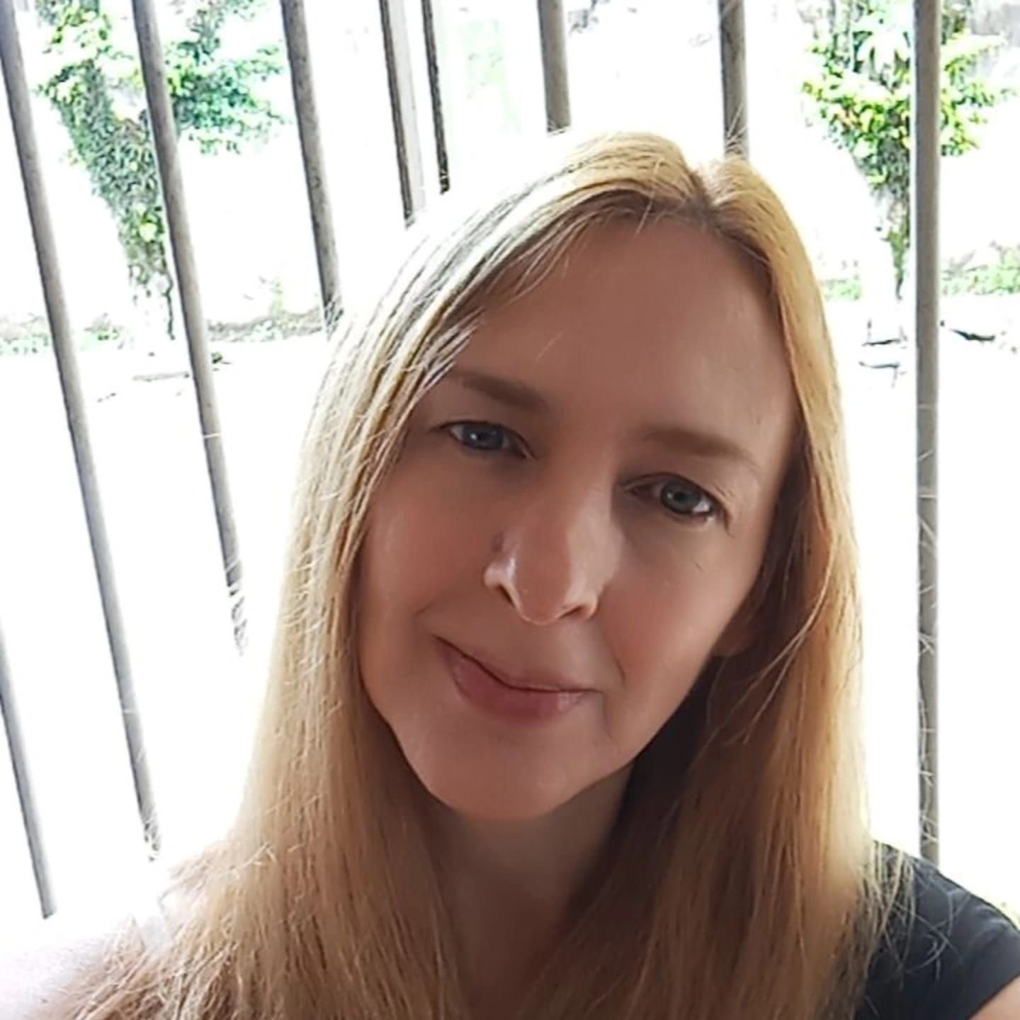 Branca lux Najla, massoterapeuta em Guarulhos, SP